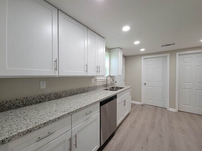 Building Photo - 1107 Roosevelt