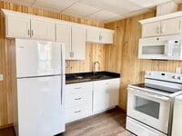 Building Photo - Well maintained inside and out