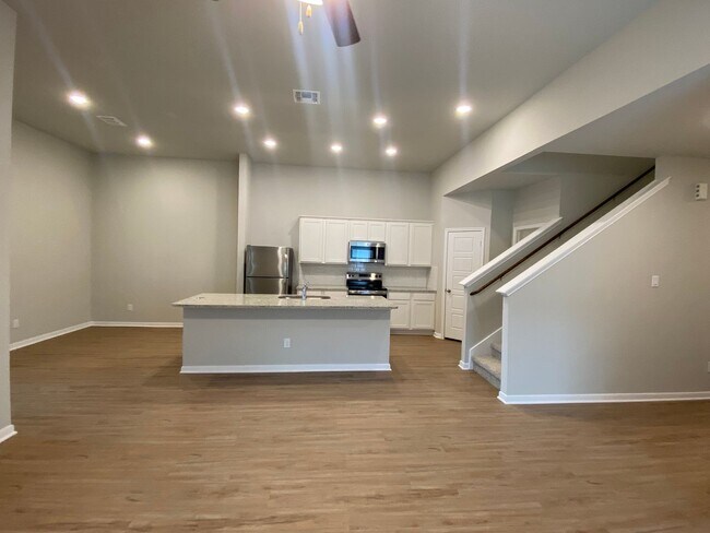 Building Photo - Want luxury living in Medina County...Look no further...Amanda Park is it!