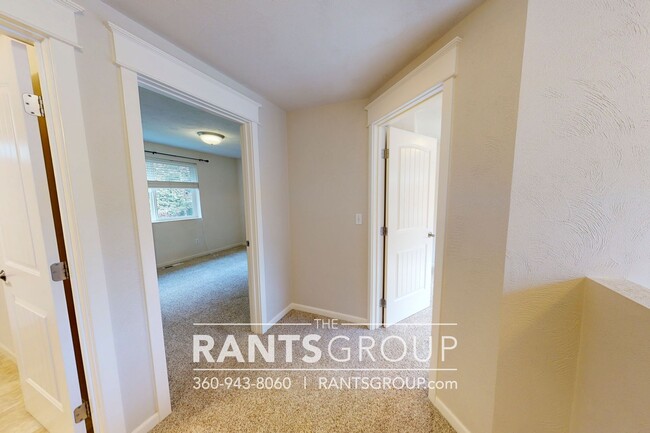 Building Photo - 4-bedroom, 2-bathroom Home with Green Belt in A Prime Location!