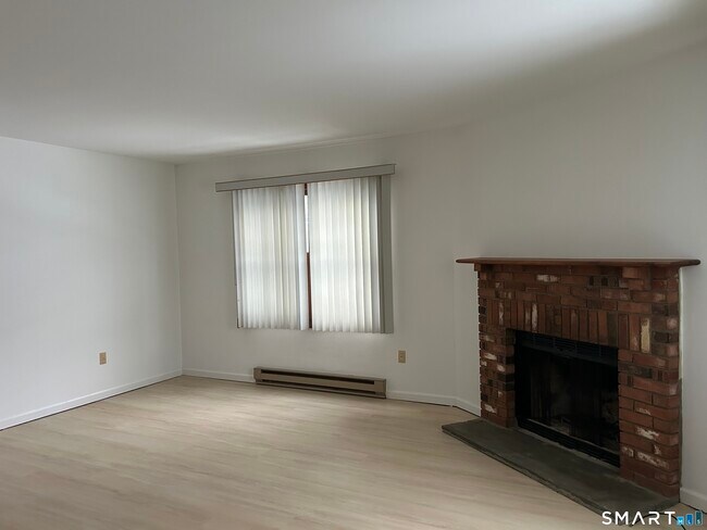 Building Photo - 43 Valley Dr