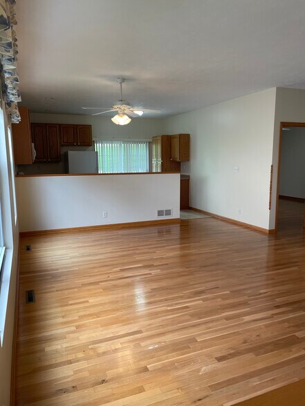 Building Photo - 2509 Sandhutton Ave