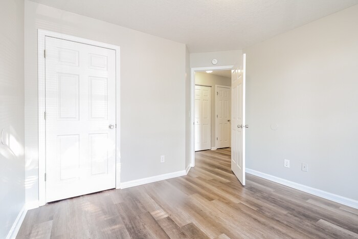 Building Photo - 421 Raspberry Ln