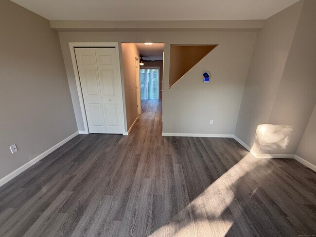 Building Photo - 145 Lantern Park Dr