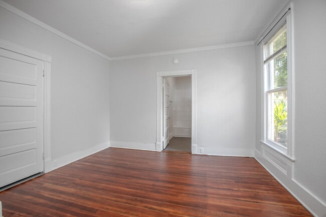 Building Photo - 330 S Woodland Blvd