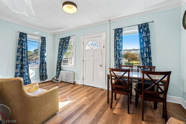 Building Photo - 120 Little Pl