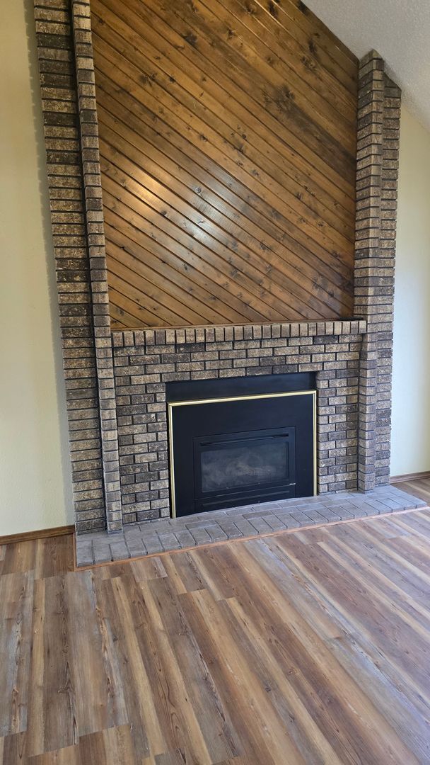 Building Photo - 3 Bedrooms, 2.5 Bathrooms, 1 Car Garage Fo...