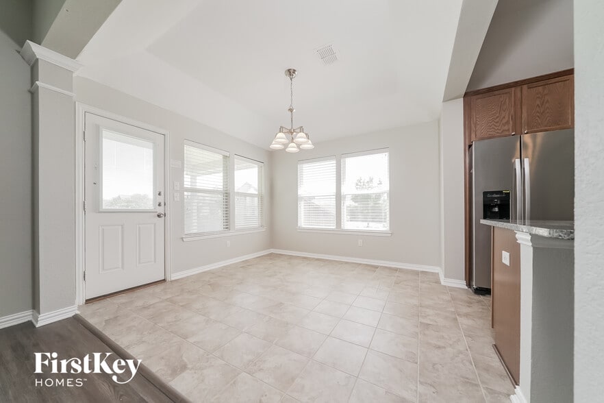 Building Photo - 1521 Toucan Dr