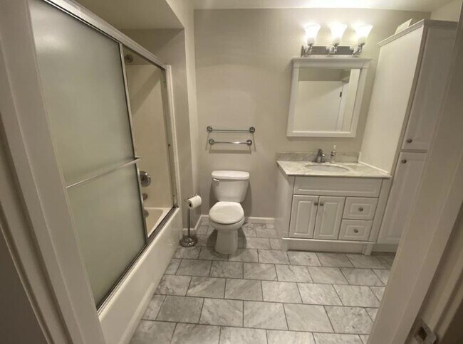 Building Photo - 2250 24th St