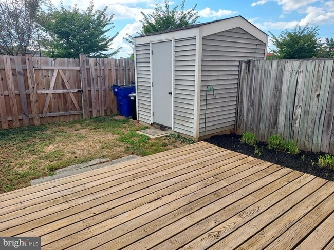 Building Photo - 117 Sandalwood Ct