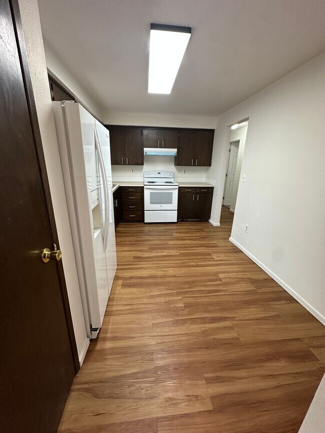 Building Photo - Gorgeous 4 Bedroom 2 Bathroom House!!!! #1101