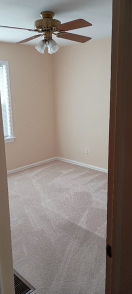 Building Photo - 13920 Old Pleasant Valley Rd