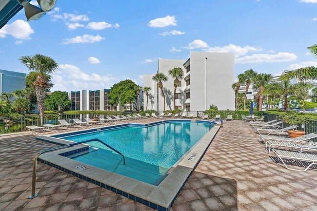 Building Photo - 1605 S US Hwy 1