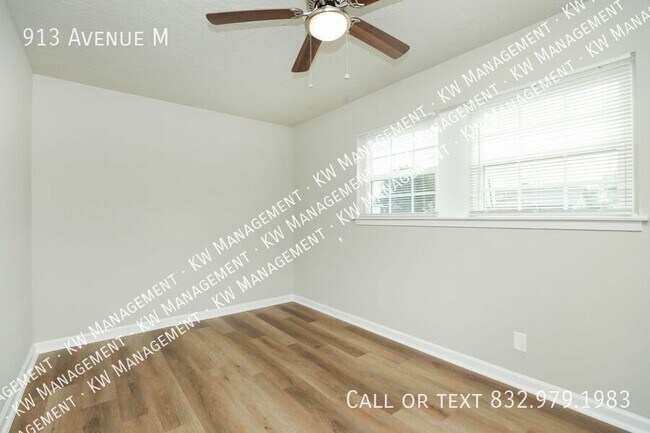 Building Photo - 913 Avenue M