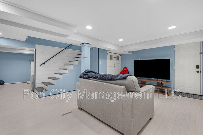 Building Photo - 808 S Beechfield Ave