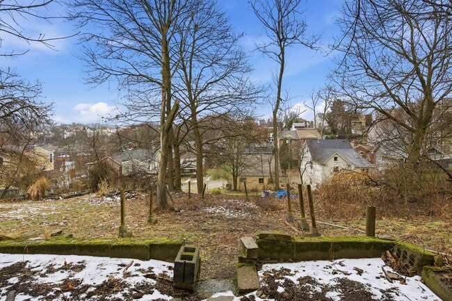 Building Photo - Charming 3-Bedroom Pittsburgh Home with Spacious Yard and Classic Porch