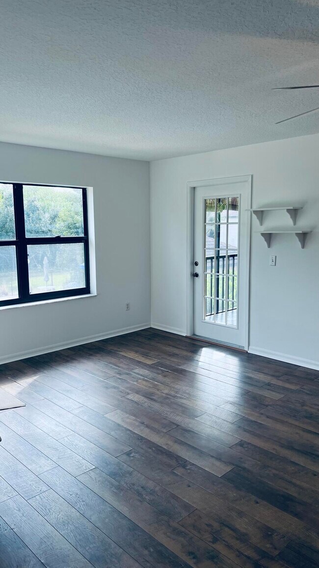 Building Photo - 2454 SE Garden Terrace