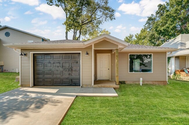 Building Photo - College students welcome! Brand new 3 bedr...