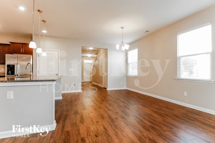 Building Photo - 4845 Hawkins Dr