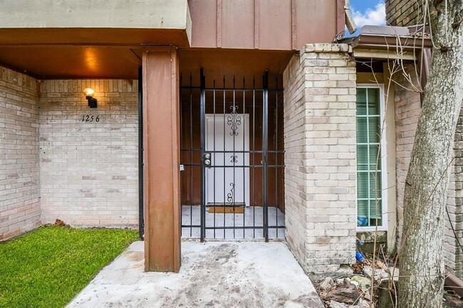 Building Photo - 12569 Wellington Park Dr