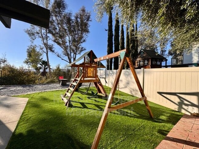 Building Photo - 40085 Temecky Way