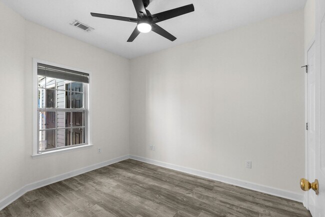 Building Photo - 155 Westhaven Dr