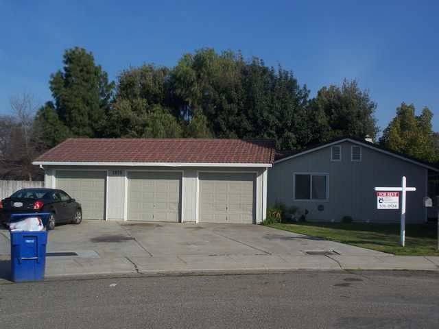 Primary Photo - Triplex For Rent in Manteca