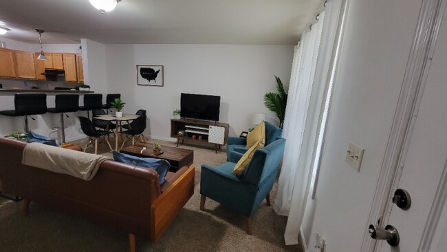 Building Photo - 1510 E Henry St