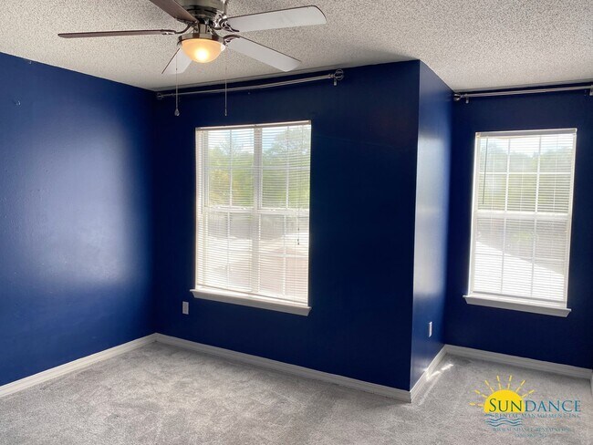 Building Photo - Stunning 3 Bedroom Villa in Navarre
