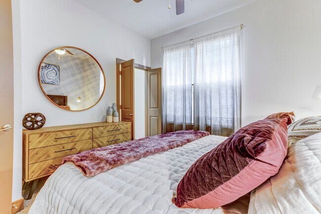 Building Photo - Loft-Style 1-Bed | Now Leasing in Houston!