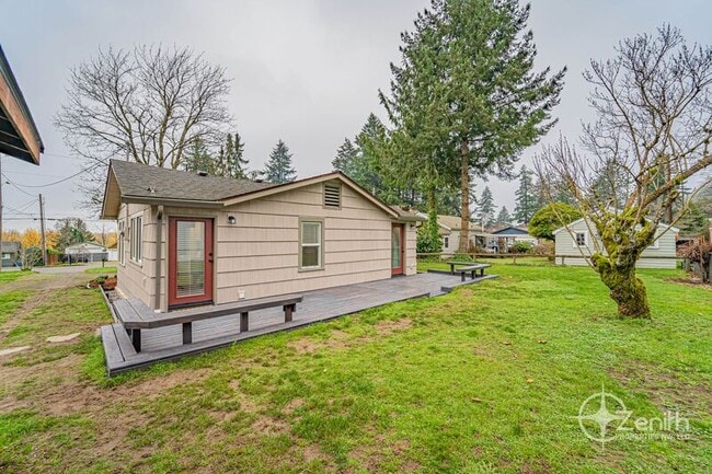 Building Photo - 2541 SW 6th Ave