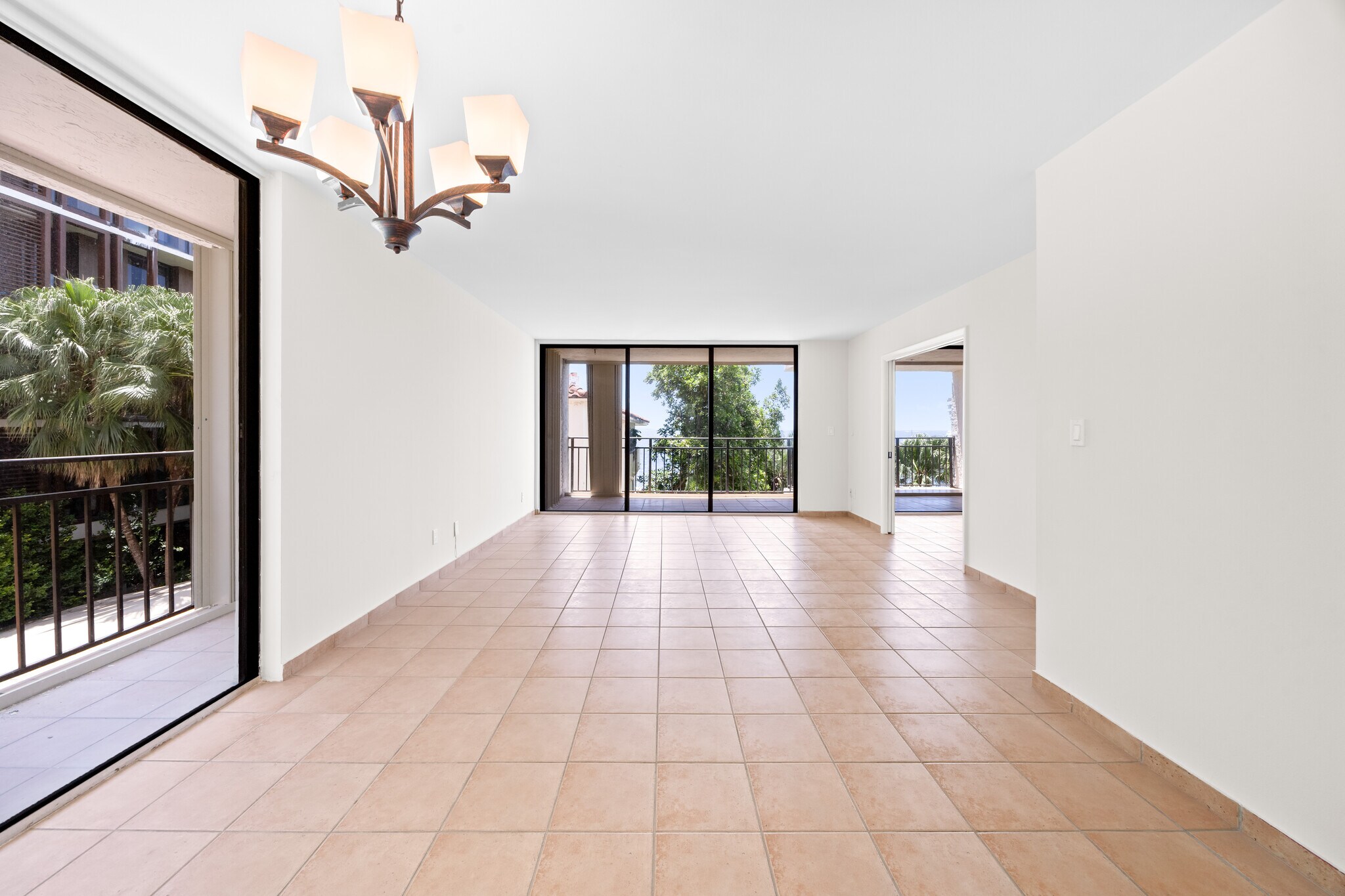 Building Photo - 1632 S Bayshore Ct