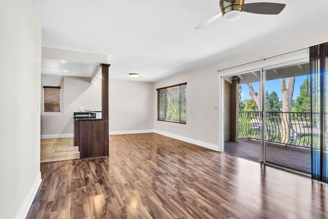Building Photo - Great Two Bedroom Corner Unit in Villa Tos...