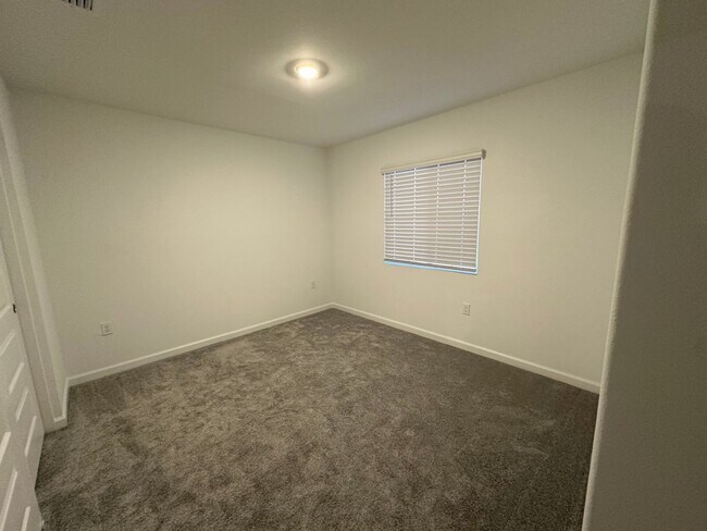 Building Photo - 1704 Bullock Dr