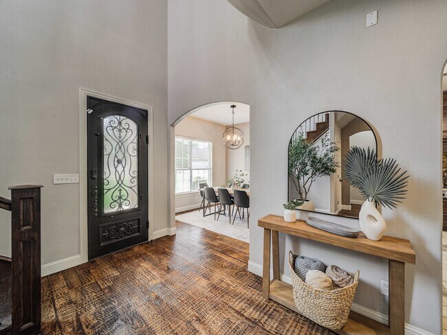 Building Photo - 200 Cove Dr