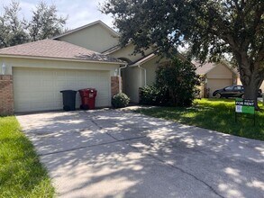 Building Photo - 3 Bedroom 2 Bath