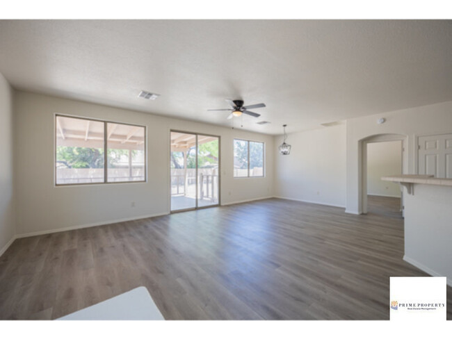 Building Photo - Wow! Absolutely stunning remodeled Tucson ...