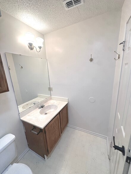 Building Photo - 9401 Kempler Dr