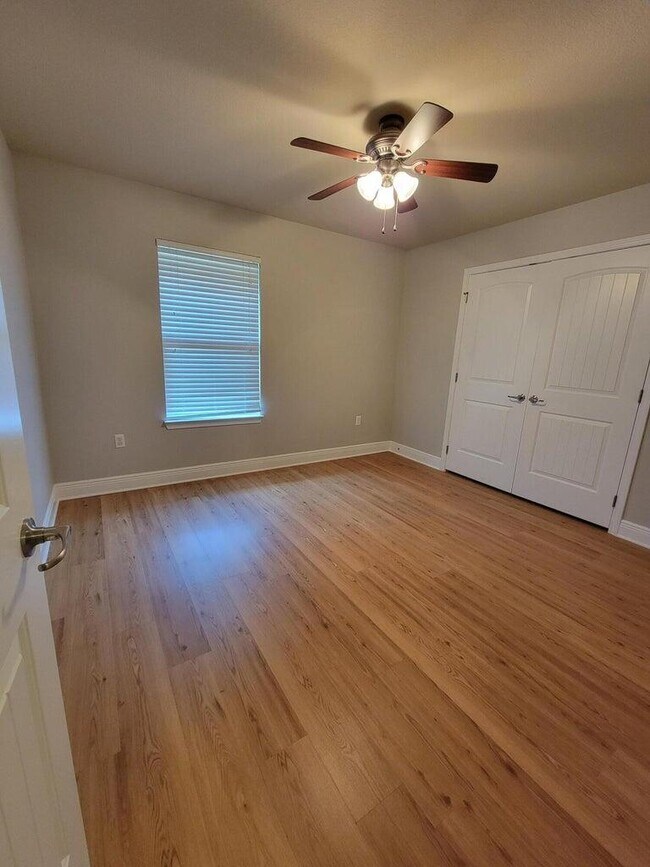 Building Photo - 119 Strike Eagle Dr