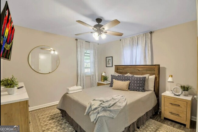 Building Photo - 50 Oak St