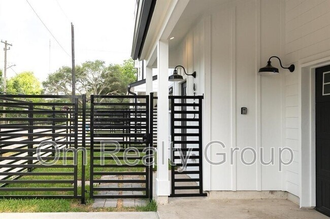 Building Photo - 4705 Idaho St