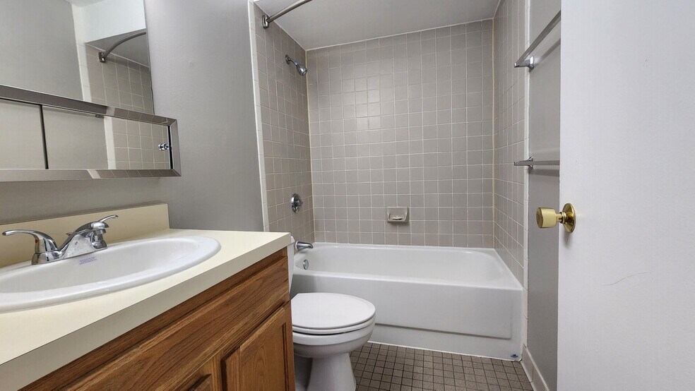 Building Photo - 77 N Point Dr