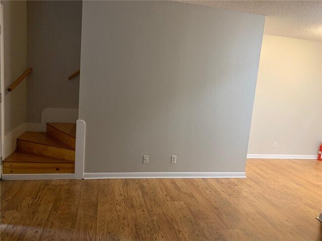 Building Photo - 303 W 40th St