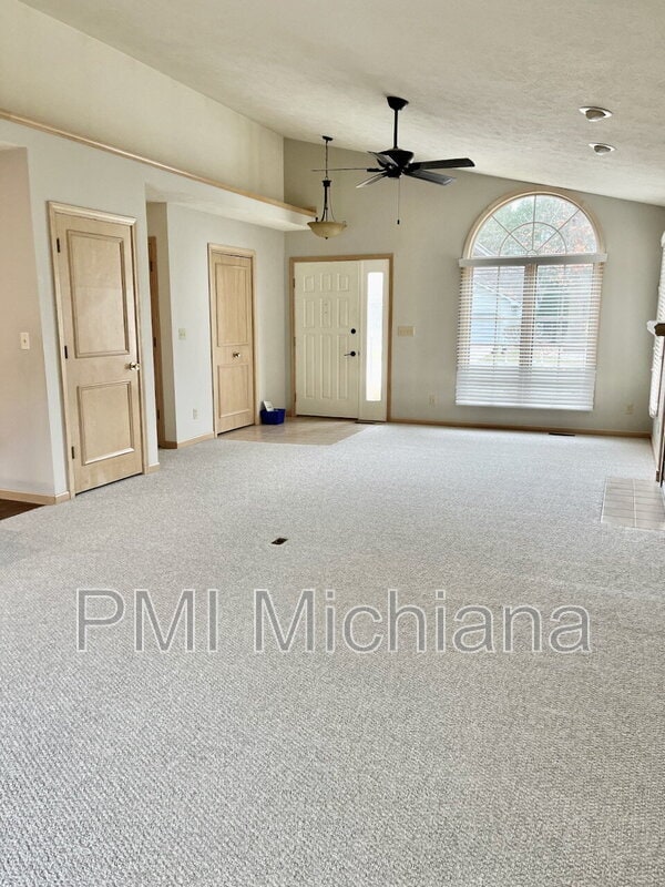 Building Photo - 1973 Creekbank Ln