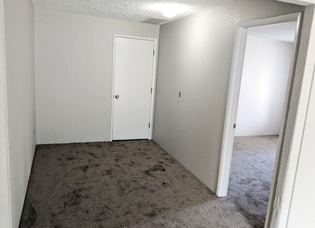 Building Photo - Spacious 4 Bedroom, 2 Bath Home with Large Yard -