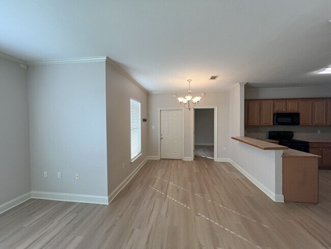 Building Photo - mjj7300