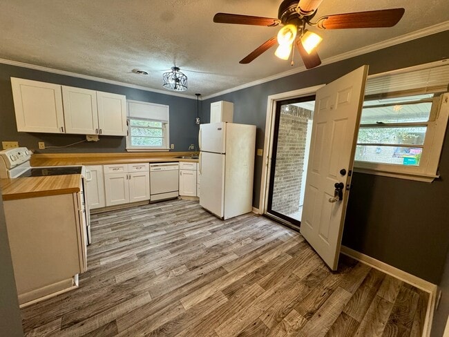 Building Photo - 2409 Ruth St