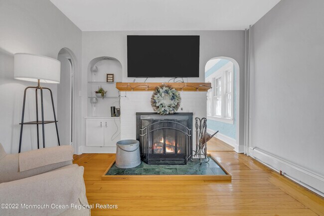 Building Photo - 102 Dixon Ave