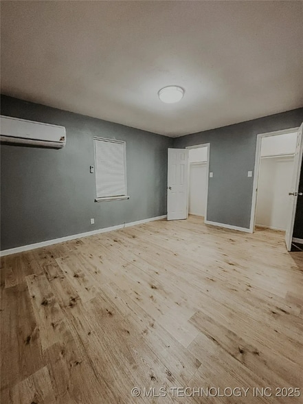 Building Photo - 812 N 6th Ave