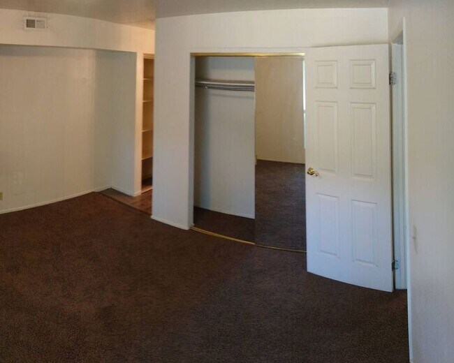 Building Photo - Beautiful Quailbrook 2 Bedroom!